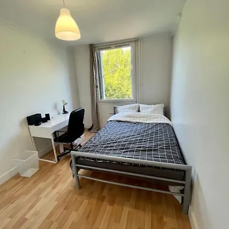 F5 Entier, Chaleureux Avec Balcon, 30min De Paris